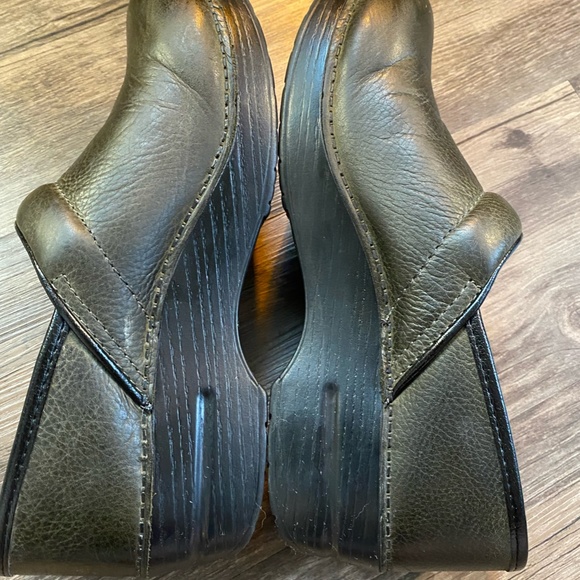 Dankso Dark Green Clogs - Picture 3 of 7